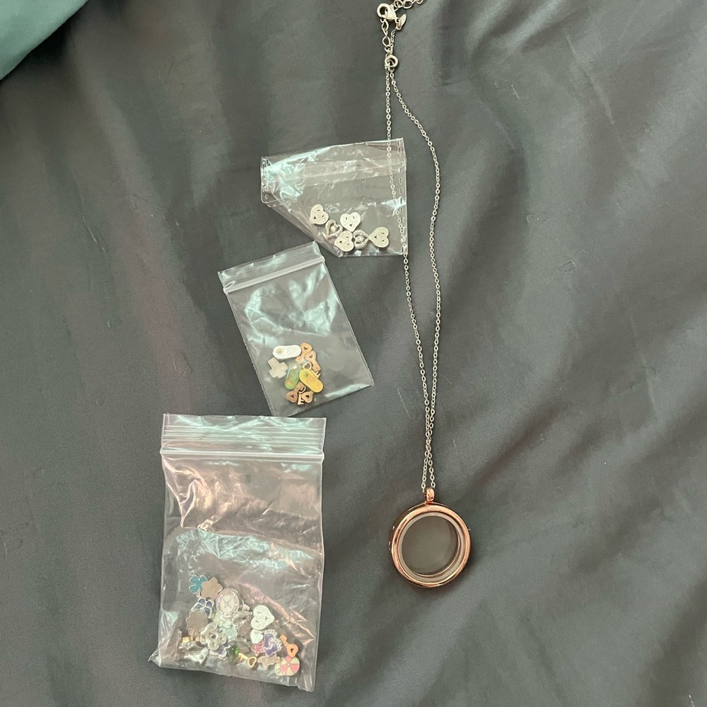 Charm necklace with charms
